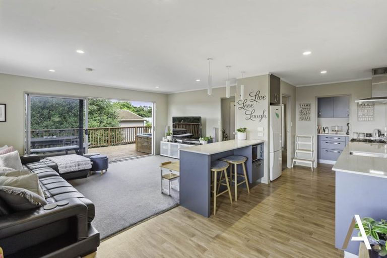 Photo of property in 42 Banyan Drive, Totara Heights, Auckland, 2105