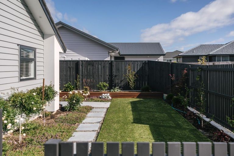 Photo of property in 27 Daniel Place, Kelvin Grove, Palmerston North, 4414