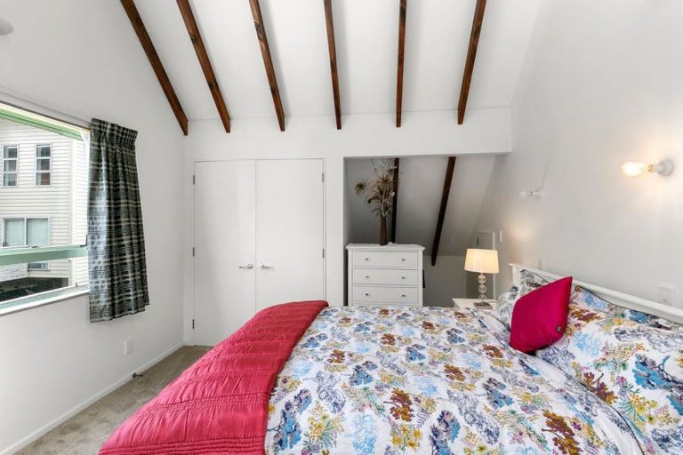 Photo of property in 125a The Parade, Island Bay, Wellington, 6023