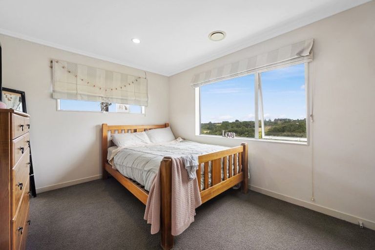 Photo of property in 8 Henriette Place, The Gardens, Auckland, 2105