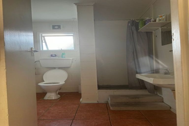 Photo of property in 4 Waimana Road, Conifer Grove, Takanini, 2112