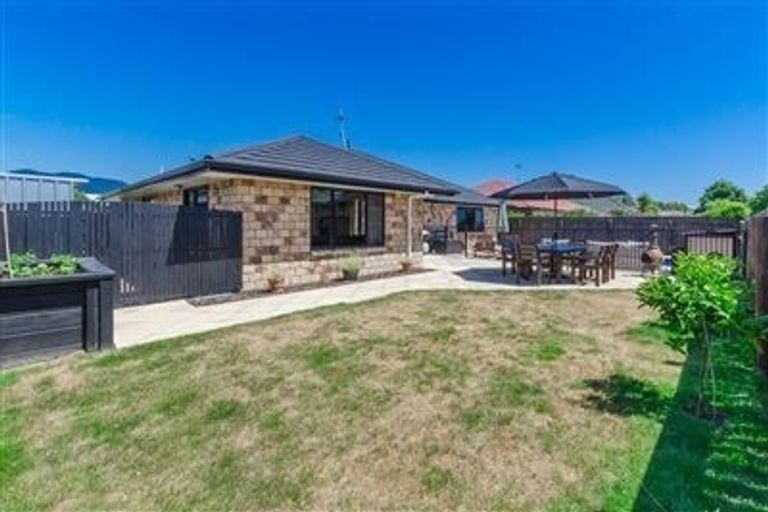 Photo of property in 8 Gandalf Crescent, Paraparaumu, 5032