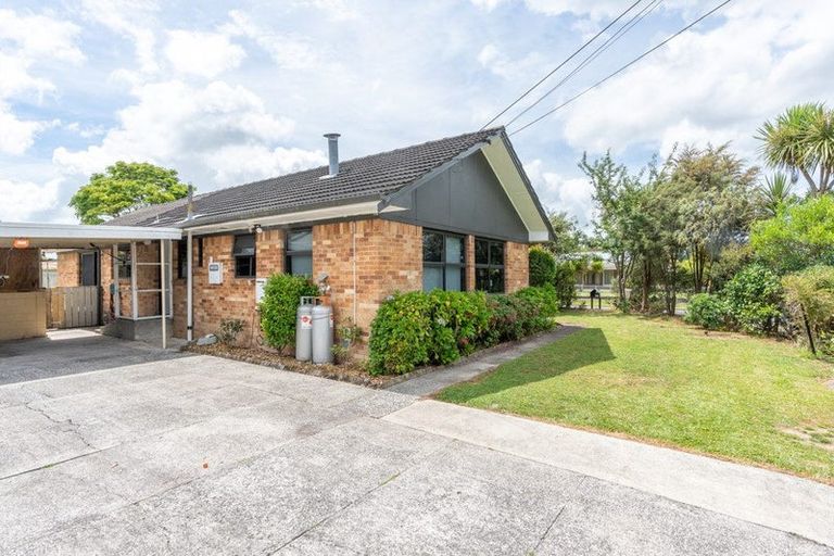 Photo of property in 1 Southsea Crescent, Silverdale, Hamilton, 3216