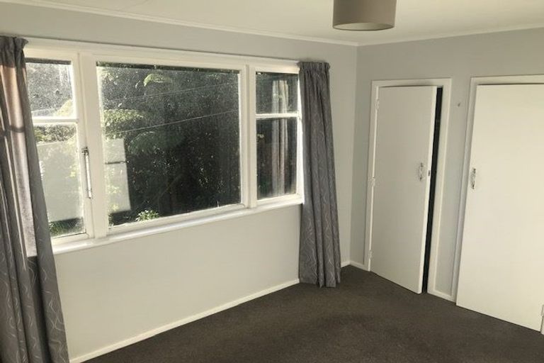 Photo of property in 39 Lowry Crescent, Stokes Valley, Lower Hutt, 5019
