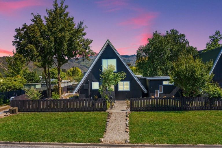 Photo of property in 20 Orchard Street, Clyde, 9330