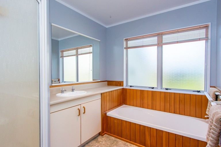 Photo of property in 58 Tawavale Street, Pukehangi, Rotorua, 3015