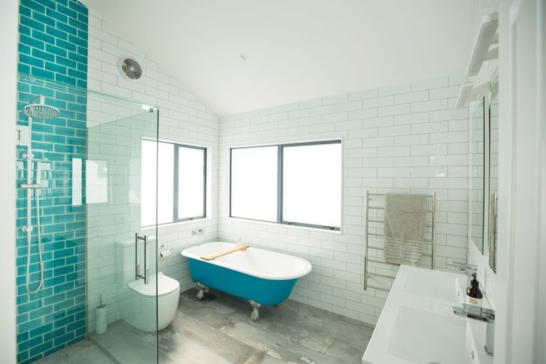 Photo of property in 48 Renata Crescent, Te Atatu Peninsula, Auckland, 0610