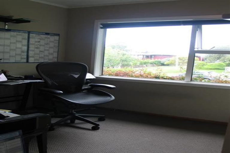 Photo of property in 126 Flanshaw Road, Te Atatu South, Auckland, 0610