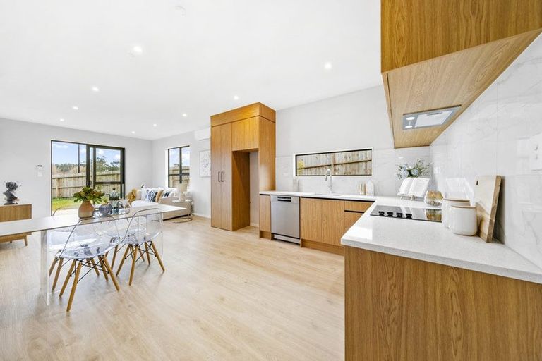 Photo of property in 63 Mcindoe Road, Kumeu, 0810