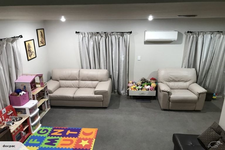 Photo of property in 16 Black Rock Road, Newlands, Wellington, 6037