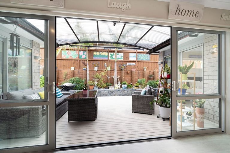 Photo of property in 16 Tararua Street, Massey, Auckland, 0614