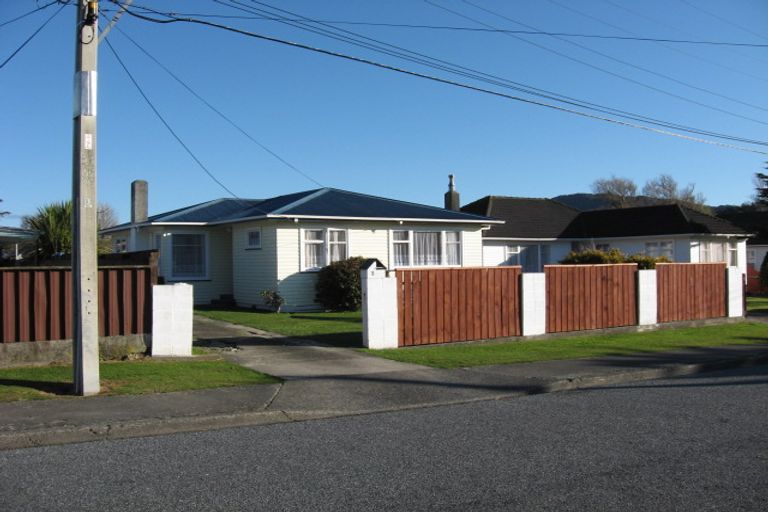 Photo of property in 5 Donnelley Drive, Wainuiomata, Lower Hutt, 5014