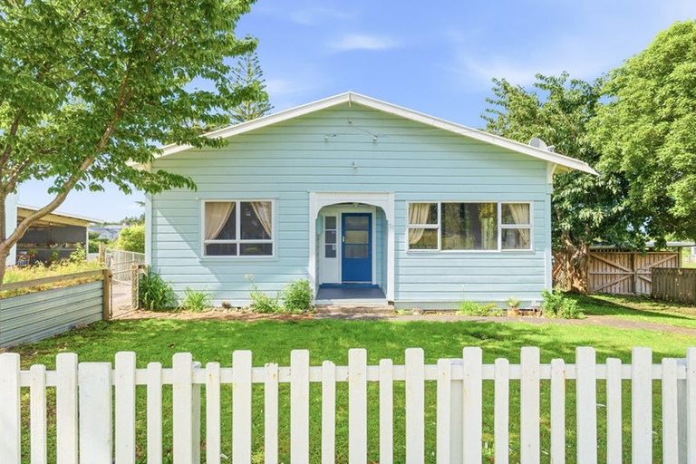 Photo of property in 31 Weraroa Road, Waverley, 4510