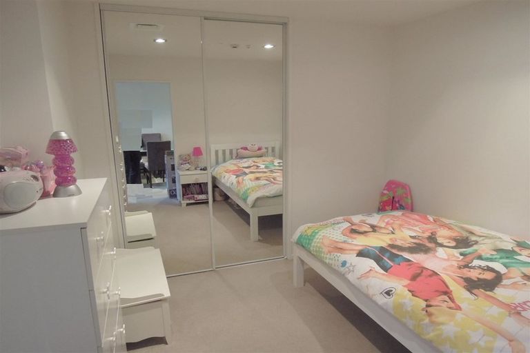 Photo of property in Shoal Haven Apartments, 207a/130 Anzac Street, Takapuna, Auckland, 0622