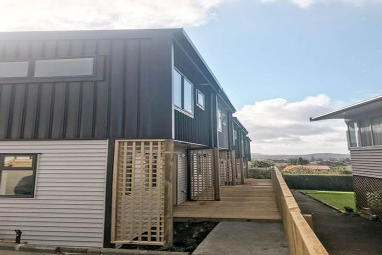 Photo of property in 4337a Great North Road, Glendene, Auckland, 0602