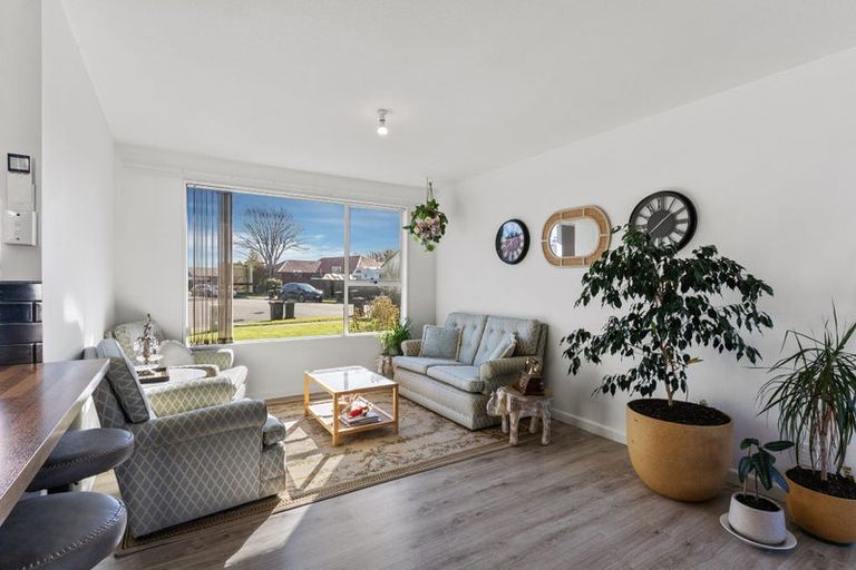 Photo of property in 16 Kruse Place, Redwood, Christchurch, 8051