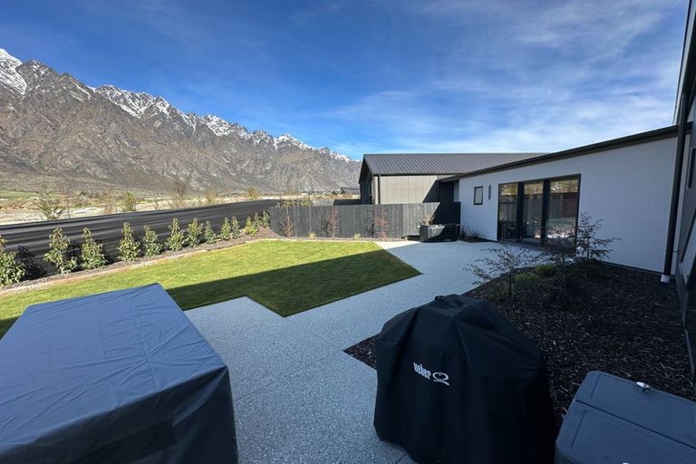 Photo of property in 10 Drysdale Road, Jacks Point, 9371