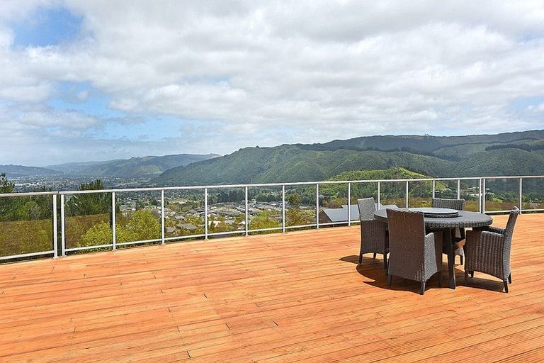 Photo of property in 1 Mount Marua Way, Timberlea, Upper Hutt, 5018