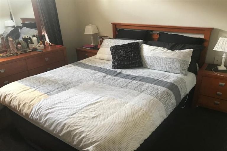 Photo of property in 24 Randwick Place, Randwick Park, Auckland, 2105