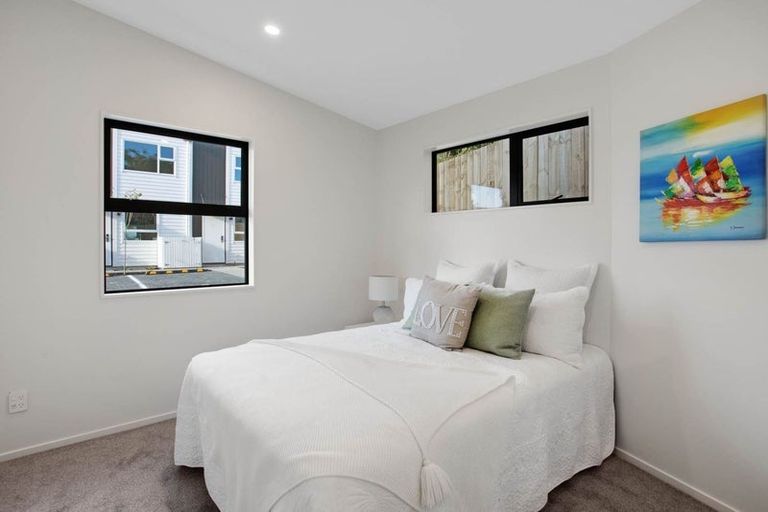 Photo of property in 1/129 Lancaster Road, Beach Haven, Auckland, 0626