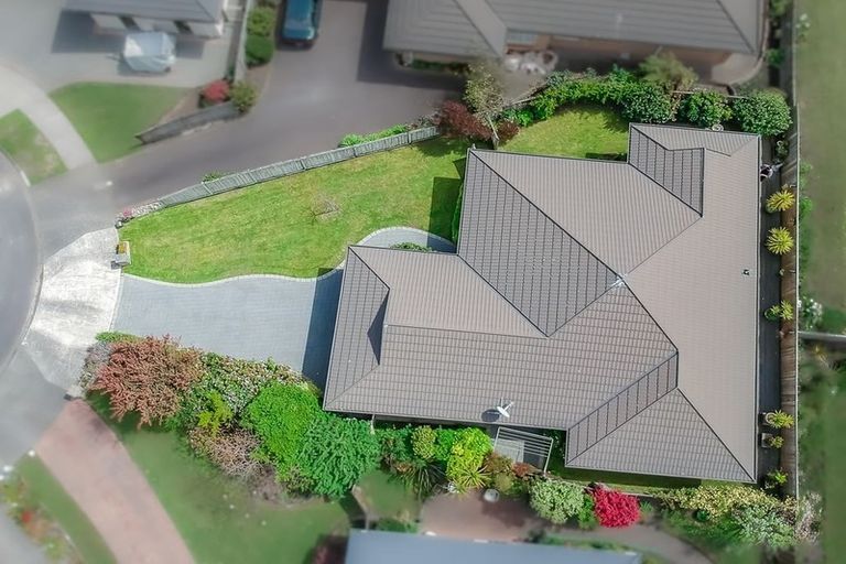 Photo of property in 8 Balmerino Grove, Waikanae, 5036