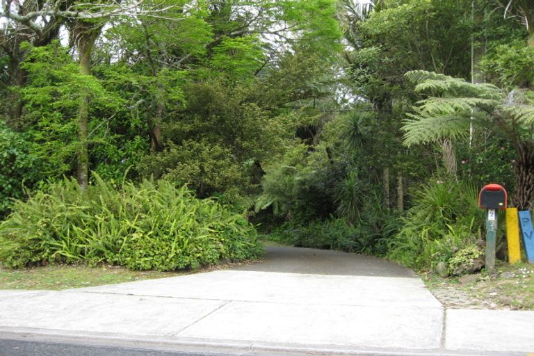 Photo of property in 2 Bush Road, Waiatarua, Auckland, 0604