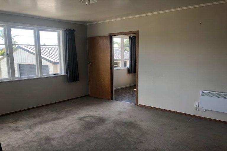 Photo of property in 28 Airdrie Road, Ranui, Auckland, 0612