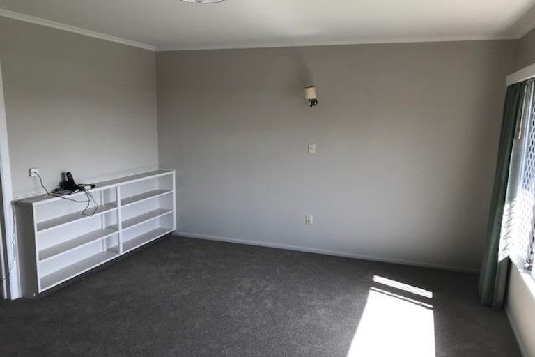 Photo of property in 2/4a Corrella Road, Belmont, Auckland, 0622