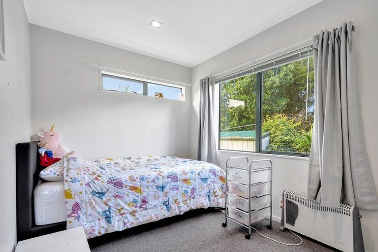 Photo of property in 60 Cobham Crescent, Kelston, Auckland, 0602