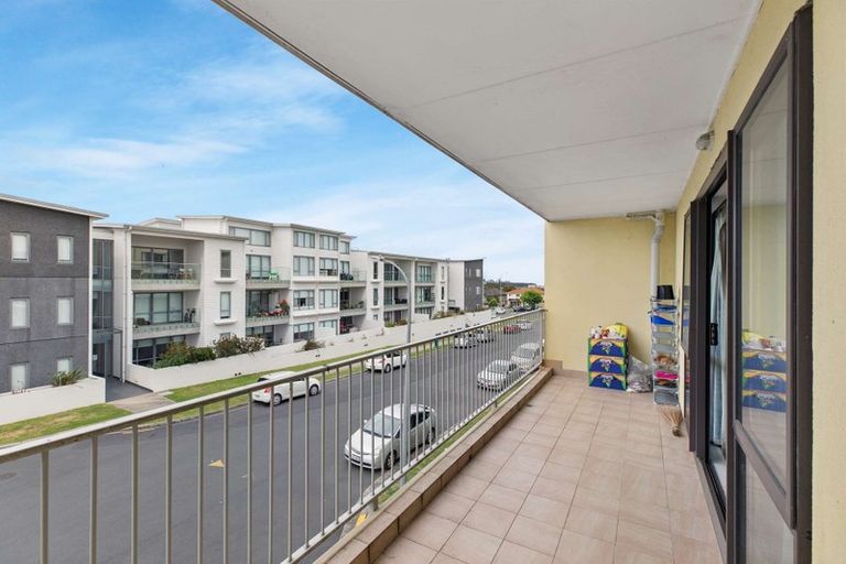 Photo of property in 24c/132 Stancombe Road, Flat Bush, Auckland, 2016