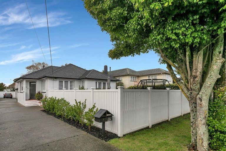Photo of property in 4 Birkley Road, Bayswater, Auckland, 0622