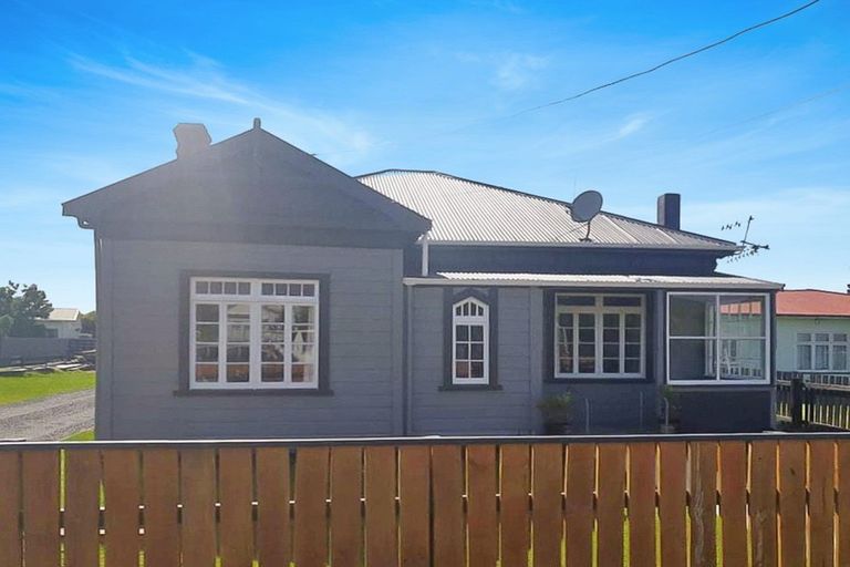 Photo of property in 10 Rira Street, Marton, 4710