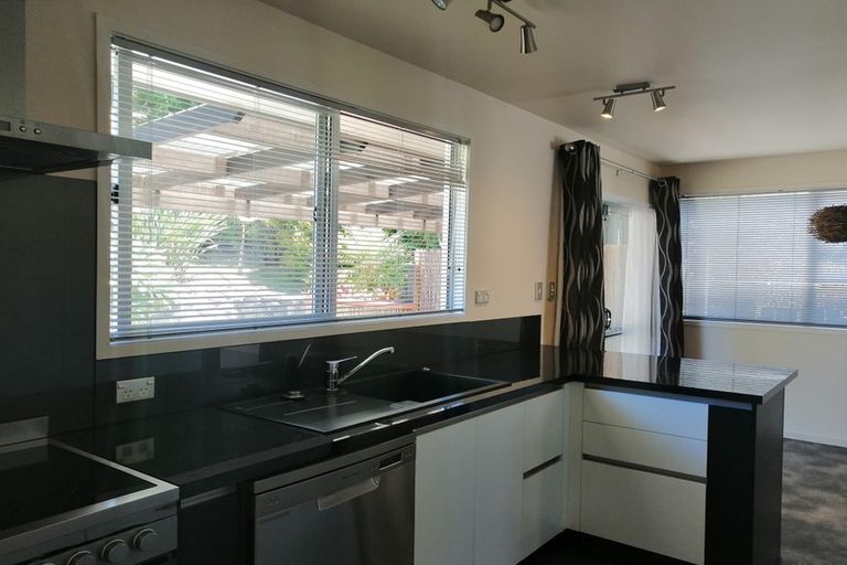 Photo of property in 96 Salamanca Road, Sunnynook, Auckland, 0620