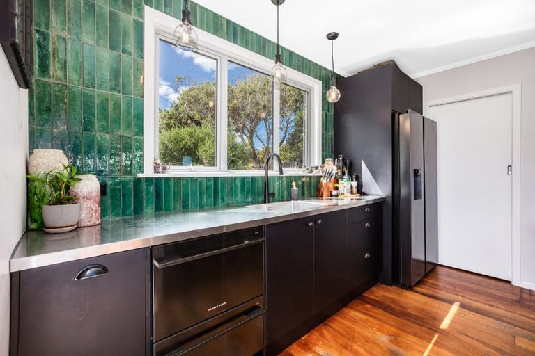 Photo of property in 138 Mana Esplanade, Paremata, Porirua, 5026