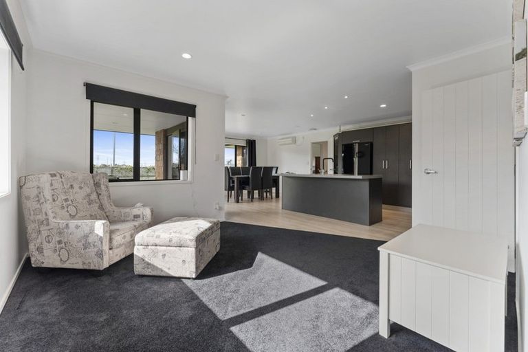 Photo of property in 30 Montague Grove, Stratford, 4332