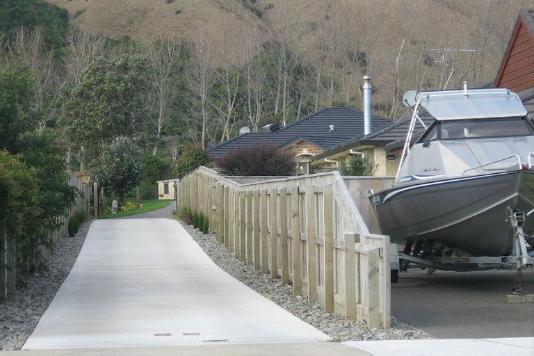 Photo of property in 60 Awatea Avenue, Paraparaumu, 5032