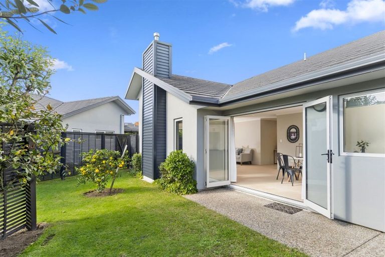 Photo of property in 10 Bridgewater Way, Pyes Pa, Tauranga, 3112