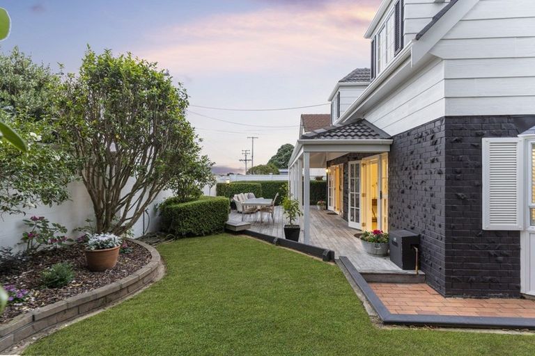 Photo of property in 25a Milford Road, Milford, Auckland, 0620