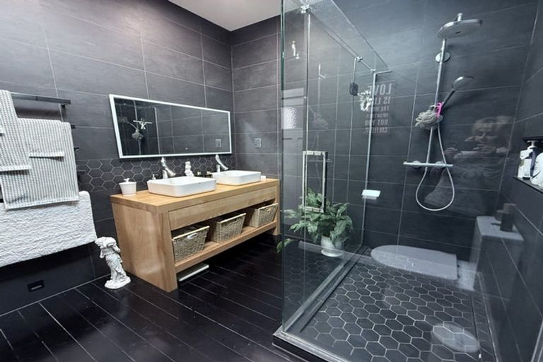 Photo of property in 35 Birkdale Road, Birkdale, Auckland, 0626