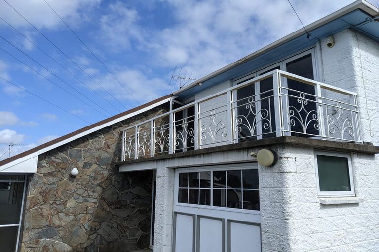 Photo of property in 21 Lyndhurst Road, Te Atatu South, Auckland, 0610
