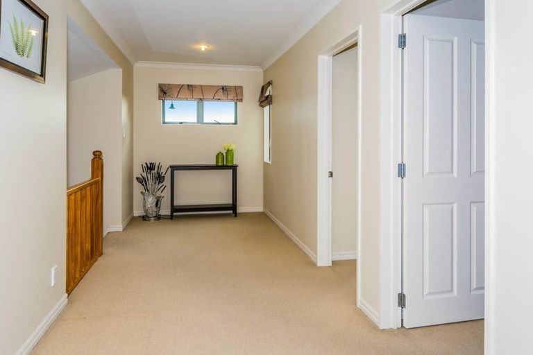 Photo of property in 6 Mulroy Place, Pinehill, Auckland, 0632