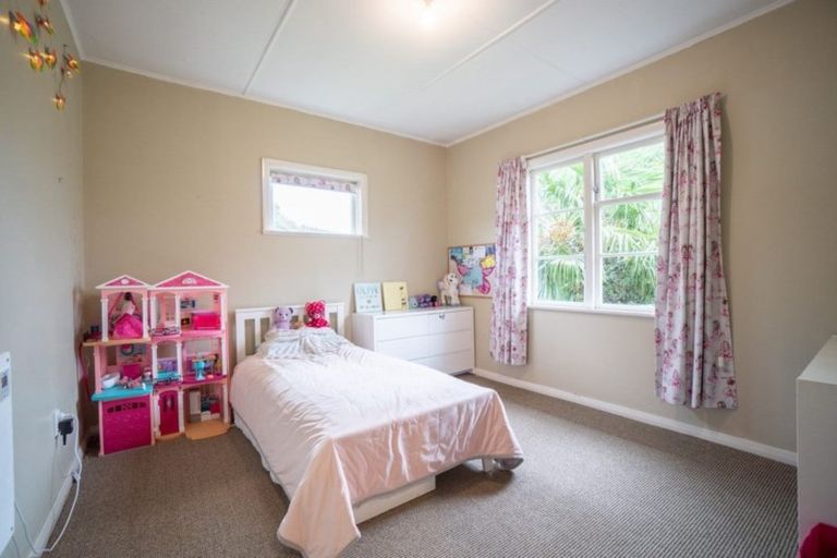 Photo of property in 68 Pahiatua Street, Hokowhitu, Palmerston North, 4410