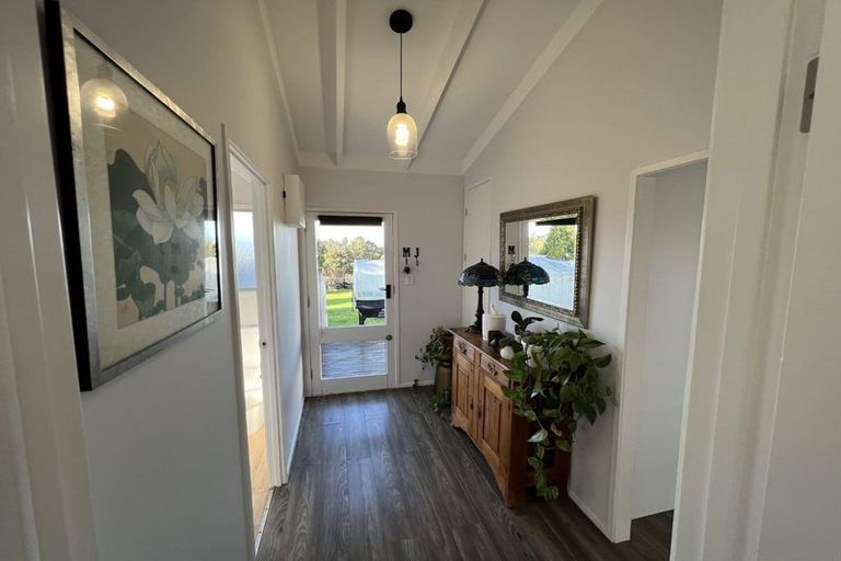 Photo of property in 1373 Whangaparaoa Road, Army Bay, Whangaparaoa, 0930