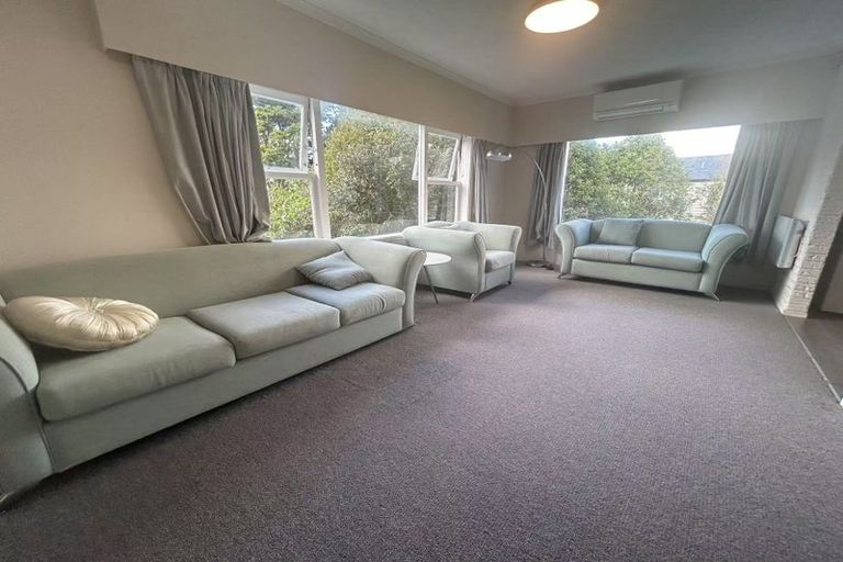 Photo of property in 35 Montgomery Avenue, Rothesay Bay, Auckland, 0630