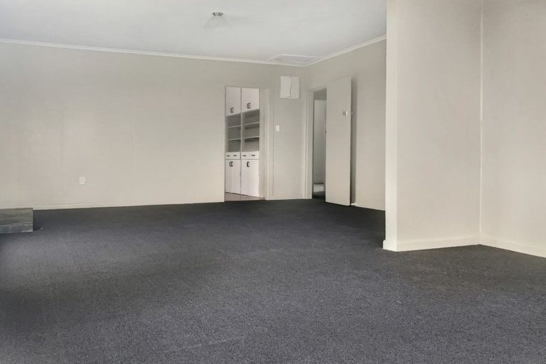 Photo of property in 53 Target Road, Totara Vale, Auckland, 0629