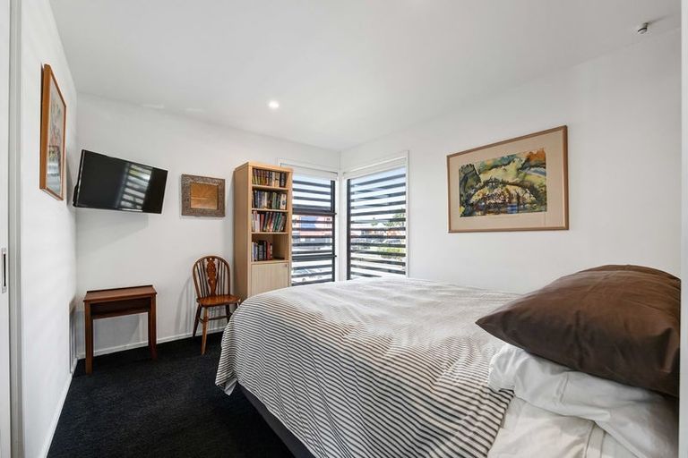 Photo of property in 244 Devon Street West, New Plymouth, 4310