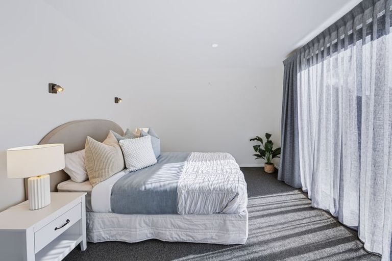 Photo of property in 5 Kotare Drive, Waiwhakaiho, New Plymouth, 4312
