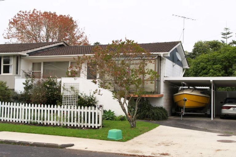Photo of property in 1/24 Liston Crescent, Cockle Bay, Auckland, 2014