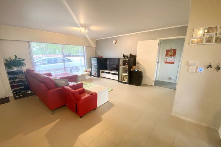 Photo of property in 2/49 Overton Road, Papatoetoe, Auckland, 2025