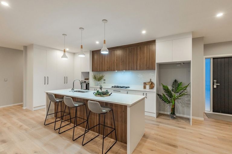 Photo of property in 17 Konoba Avenue, Kumeu, 0810